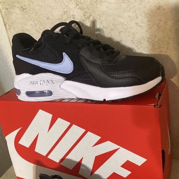 - NWT ladies Nike Air Max Excee athletic shoe in size 6 - Picture 4 of 10